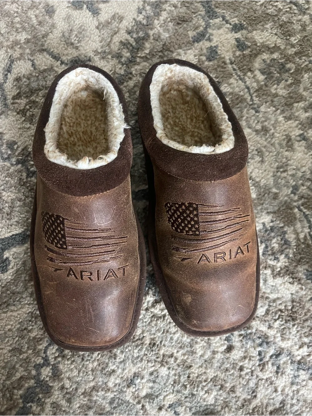 Men’s Ariat Patriot Leather Slippers. Size 7